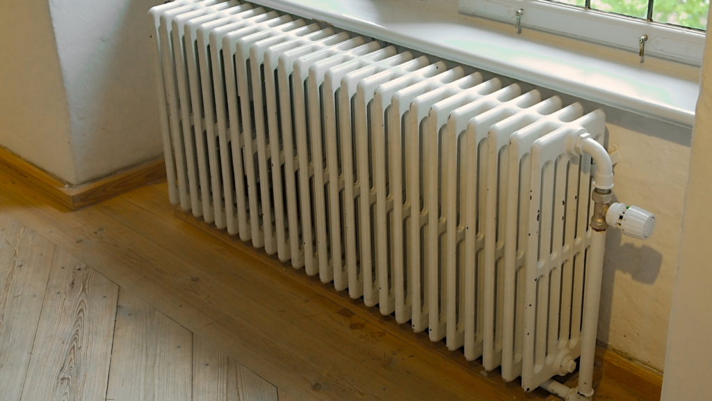termosifone sotto la finestra